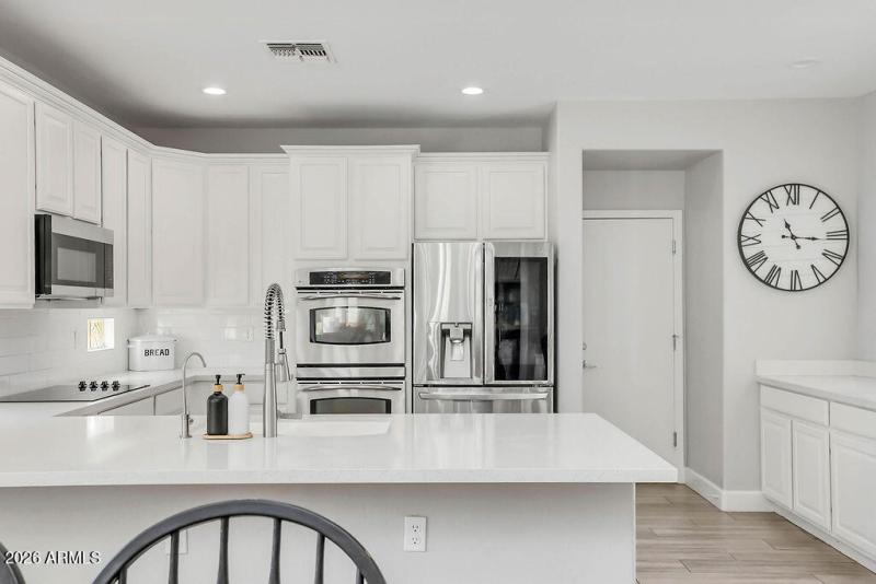 Kitchen Barstool Area