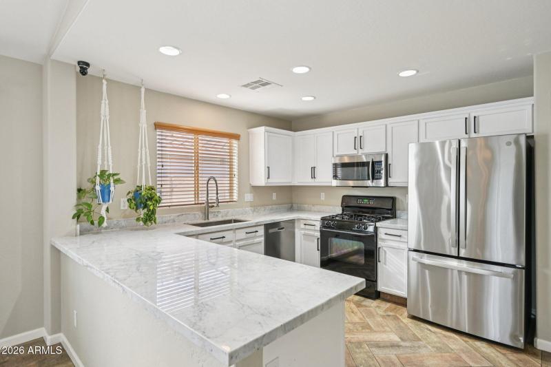 11-web-or-mls-N 63rd Dr-S2401-011