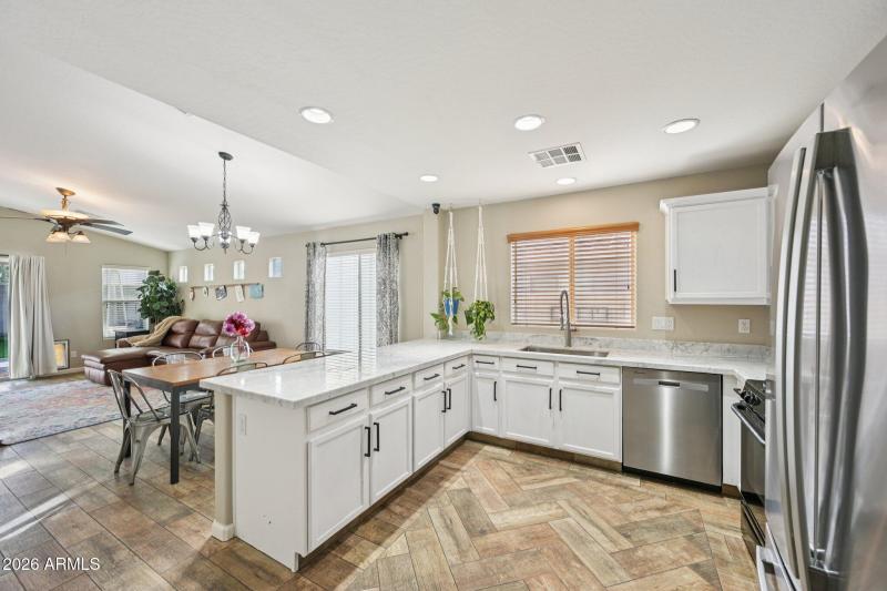 12-web-or-mls-N 63rd Dr-S2401-012