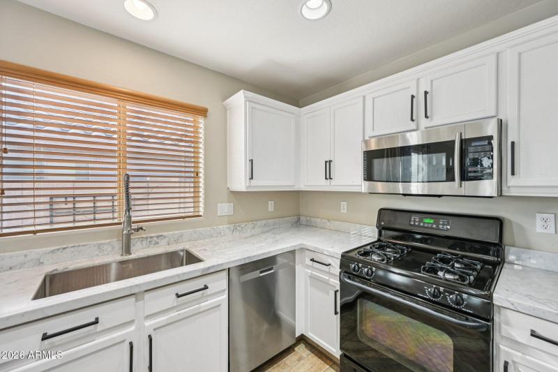 14-web-or-mls-N 63rd Dr-S2401-014