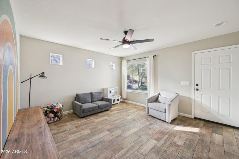 17-web-or-mls-N 63rd Dr-S2401-017