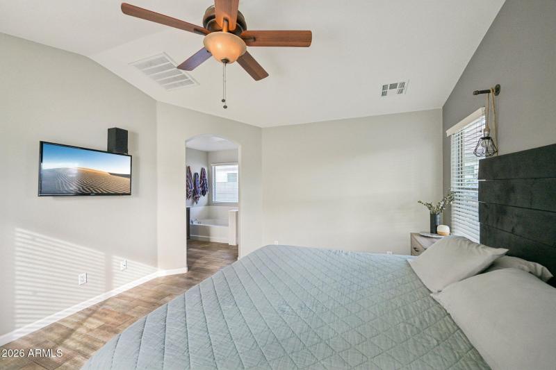 25-web-or-mls-N 63rd Dr-S2401-025