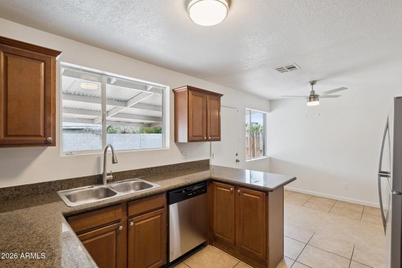 11-web-or-mls-4943-w-flower-st