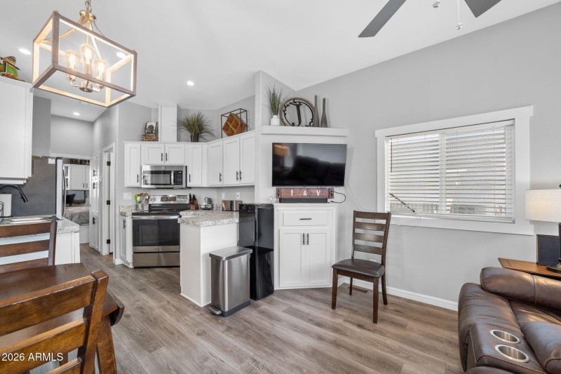 009__111 S Greenfield Rd unit 527