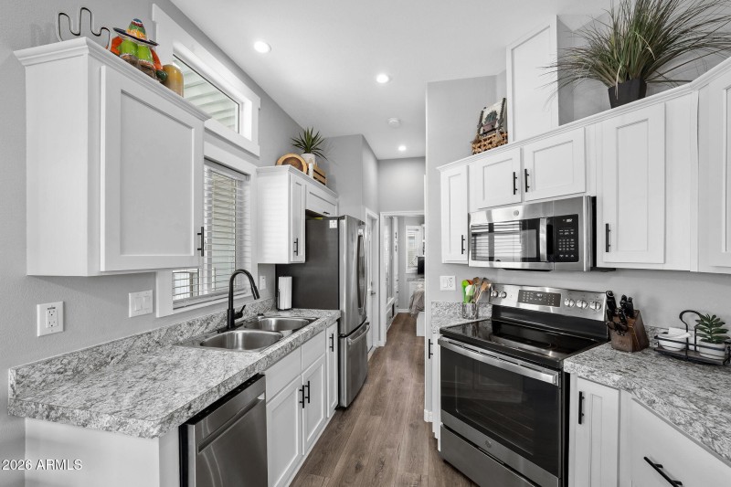 011__111 S Greenfield Rd unit 527