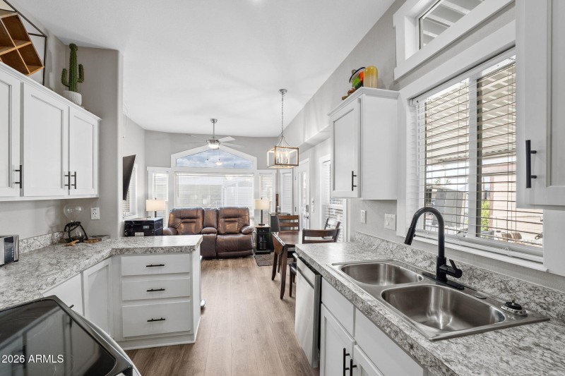 012__111 S Greenfield Rd unit 527