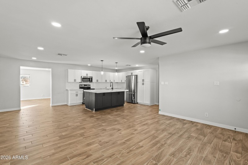 005_Great Room to Kitchen