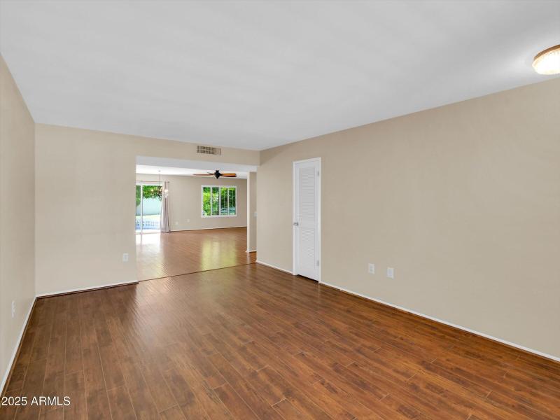 07-10825 W Caron Dr-3