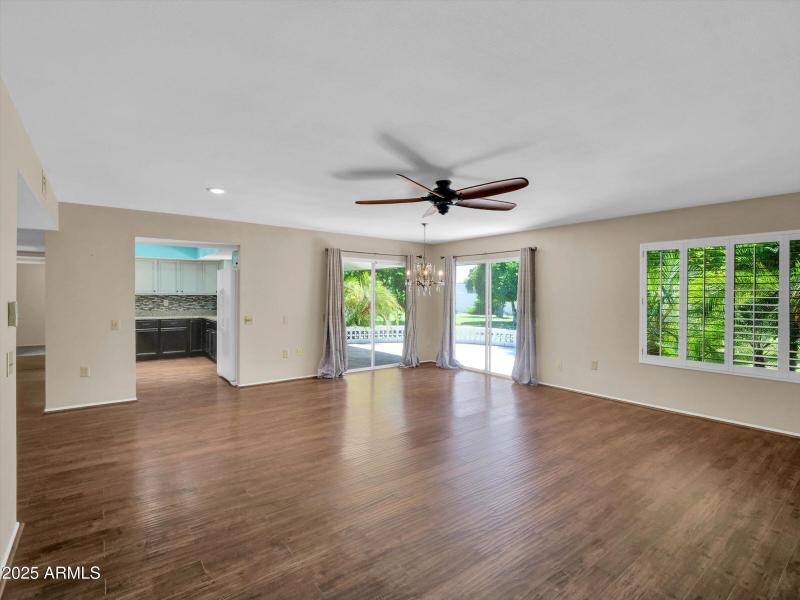 13-10825 W Caron Dr-9