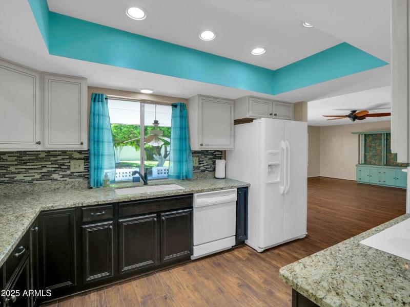 15-10825 W Caron Dr-11