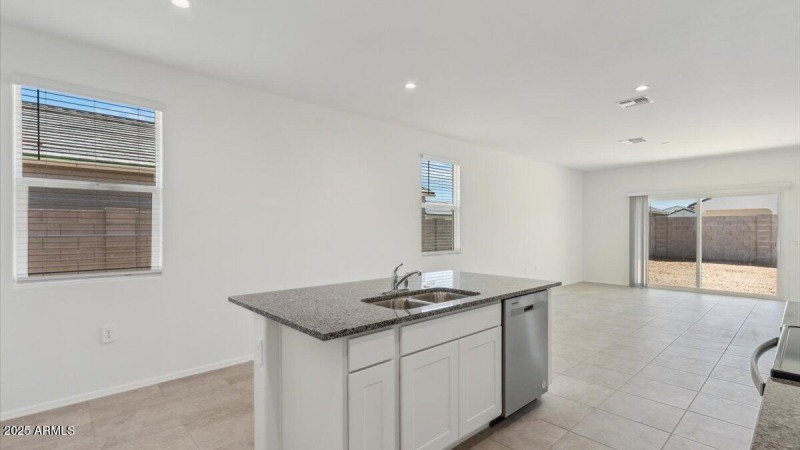 Caroline kitchen island