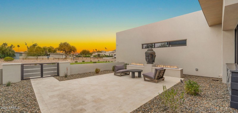 8-web-or-mls-Front yard2