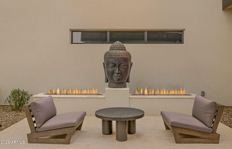 9-web-or-mls-Front yard3