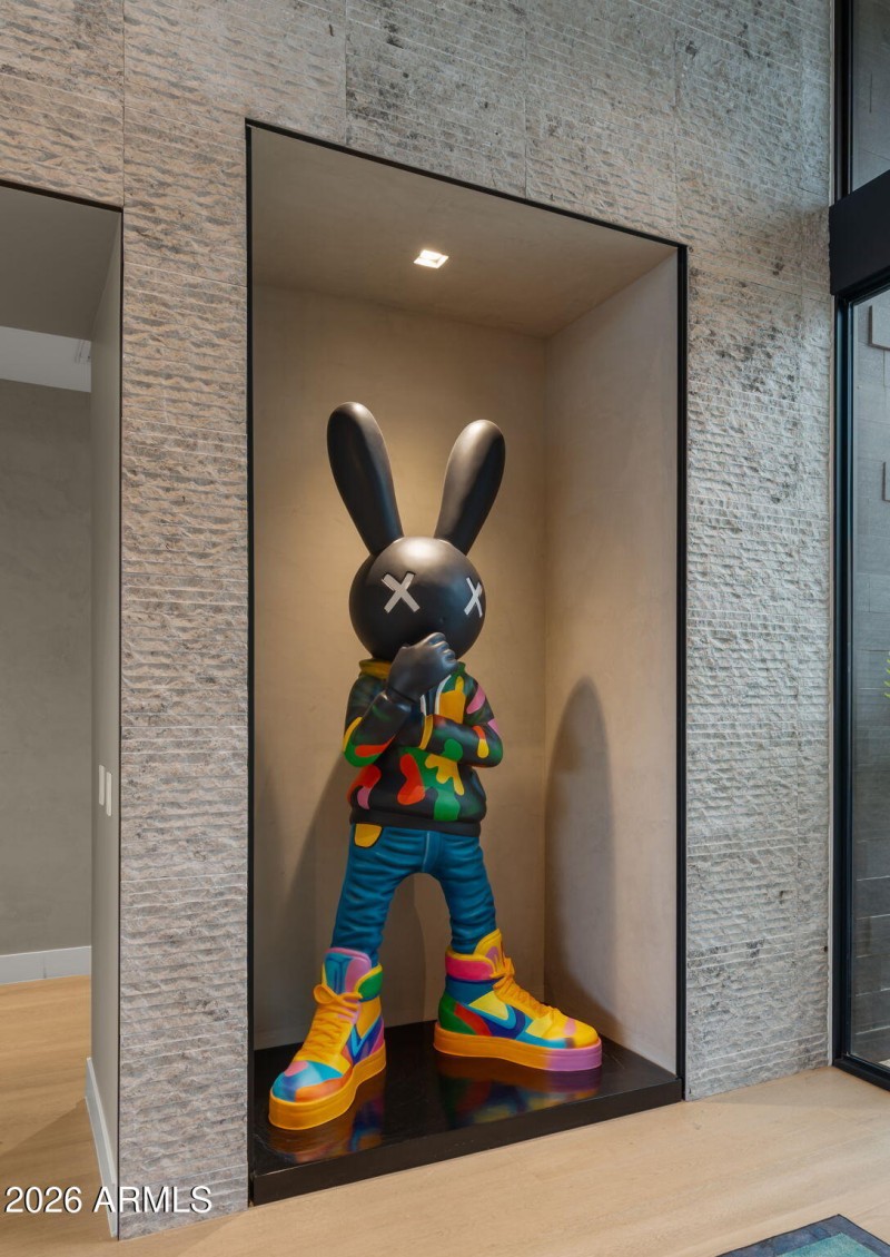 12-web-or-mls-Foyer Art Niche