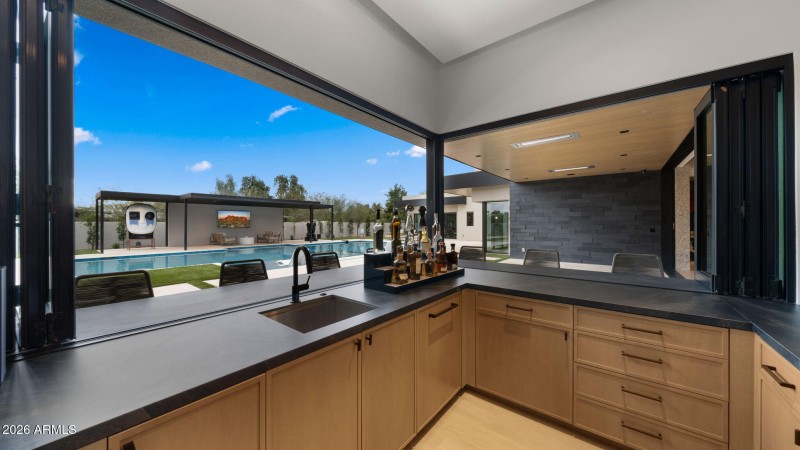 31-web-or-mls-Bar Space3