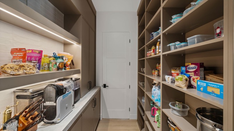 36-web-or-mls-Pantry4
