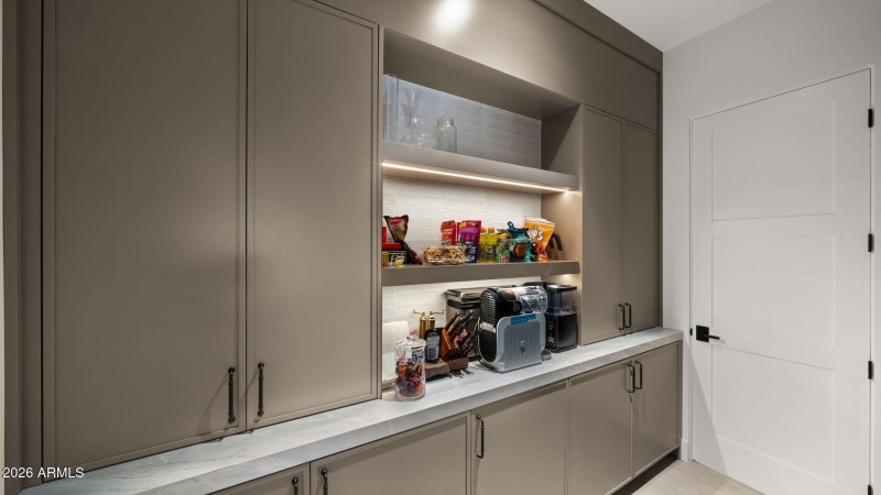 37-web-or-mls-Pantry3