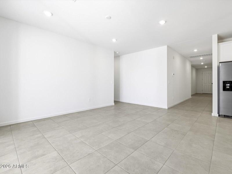 16-e803f947-e8b5-4266-a7c4-5c0eb0880c6a