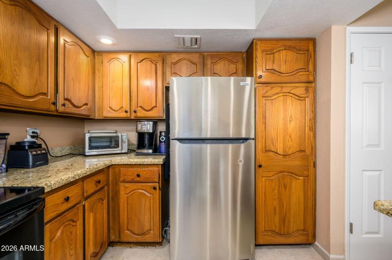 LOVELY GRANITE COUNTERTOPS