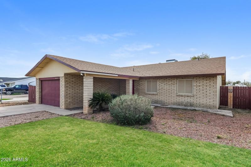 002-photo-front-view-15112928