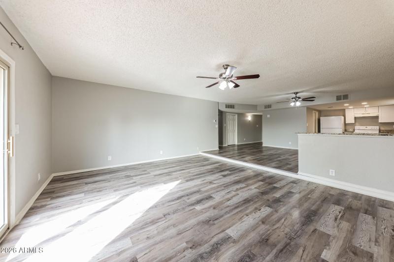 009-photo-living-room-15112936