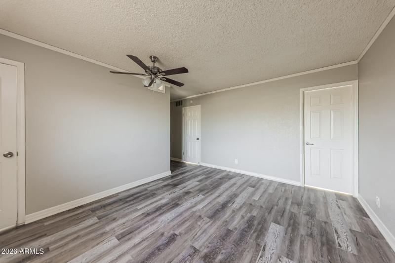 013-photo-main-bedroom-15112923