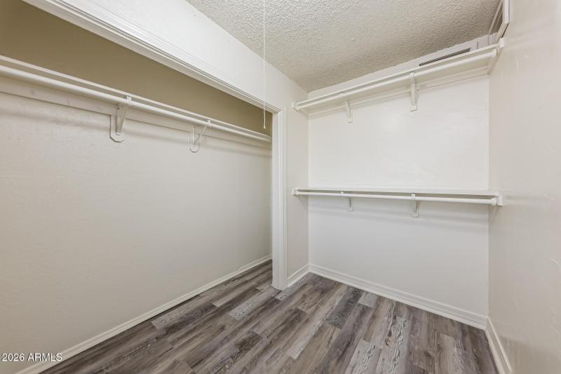 015-photo-walk-in-closet-15112924