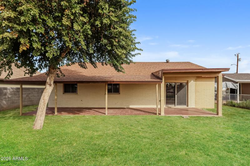 019-photo-rear-view-15112930