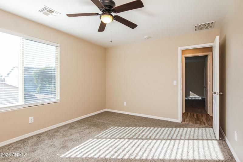 012-photo-bedroom-15036946