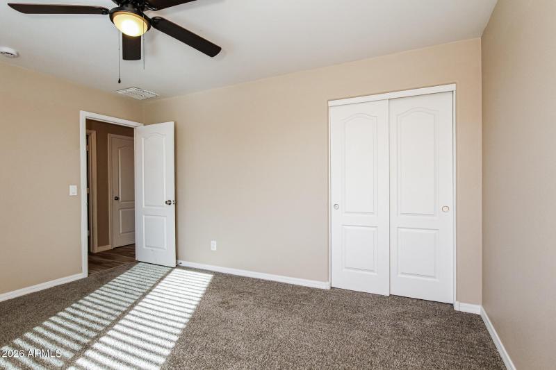 013-photo-bedroom-15036947