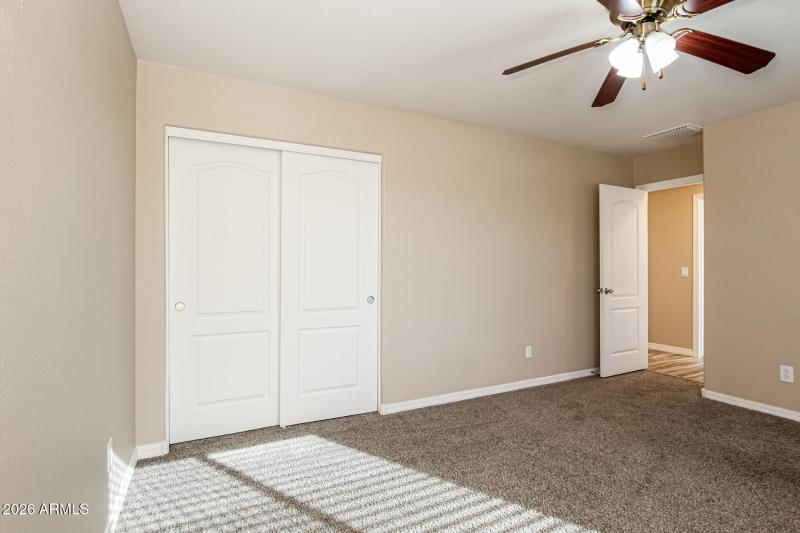 016-photo-bedroom-15036950