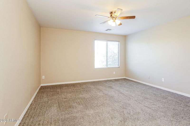 018-photo-bedroom-15036959