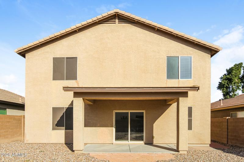 020-photo-rear-view-15036953