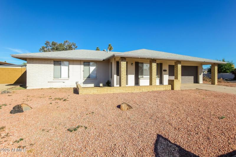 001-photo-front-view-15047641