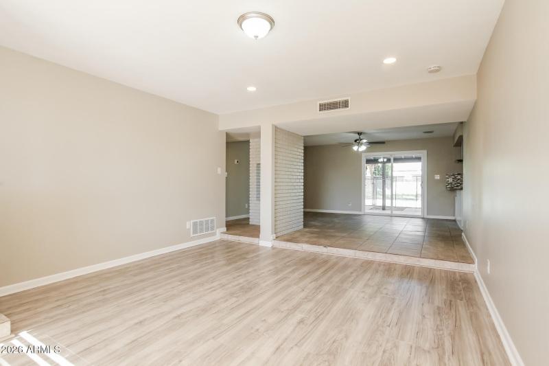 003-photo-living-room-15047644