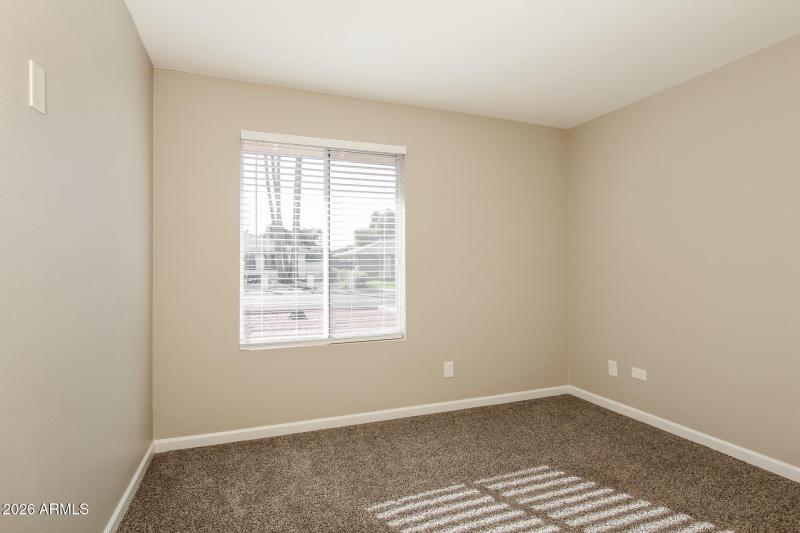 015-photo-bedroom-15047633