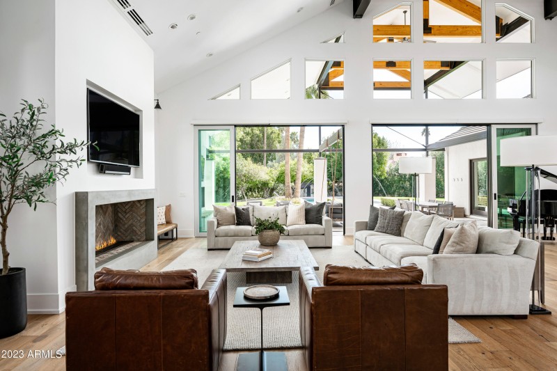 8144 E Del Barquero Dr-17