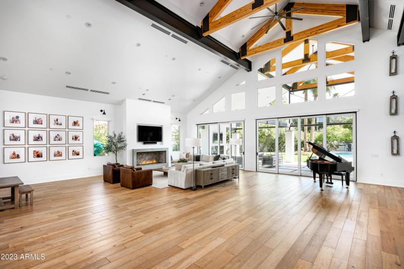 8144 E Del Barquero Dr-13