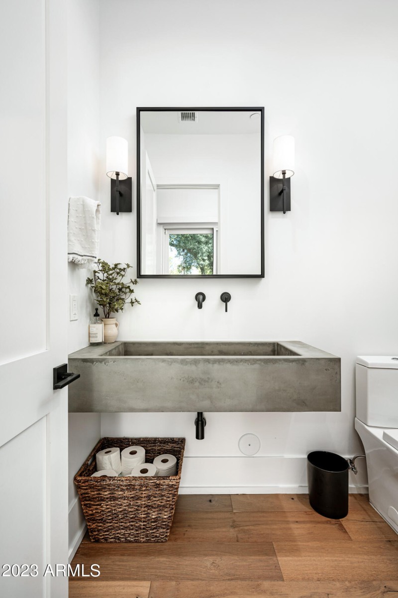 8144 E Del Barquero Dr-29