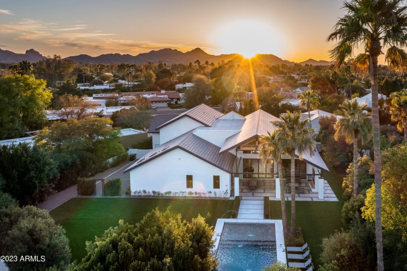 8144 E Del Barquero Dr-5