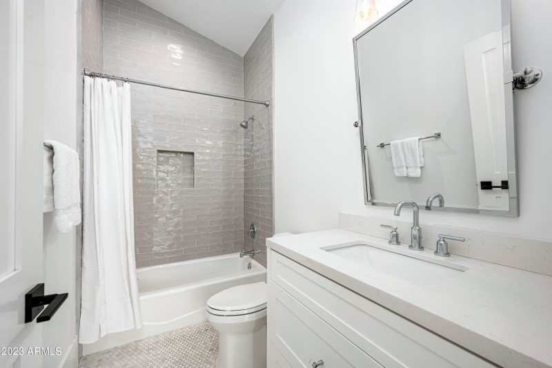 8144 E Del Barquero Dr-48