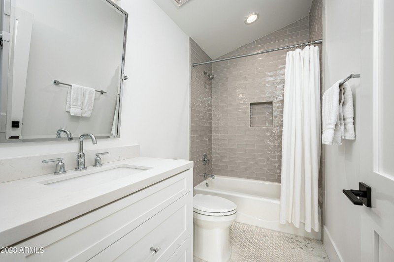 8144 E Del Barquero Dr-44