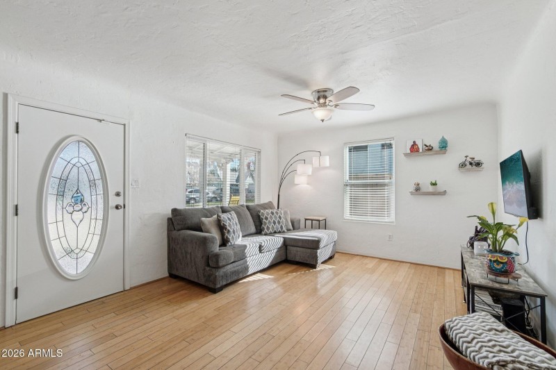 5-web-or-mls-N Mitchell St-S2701-005