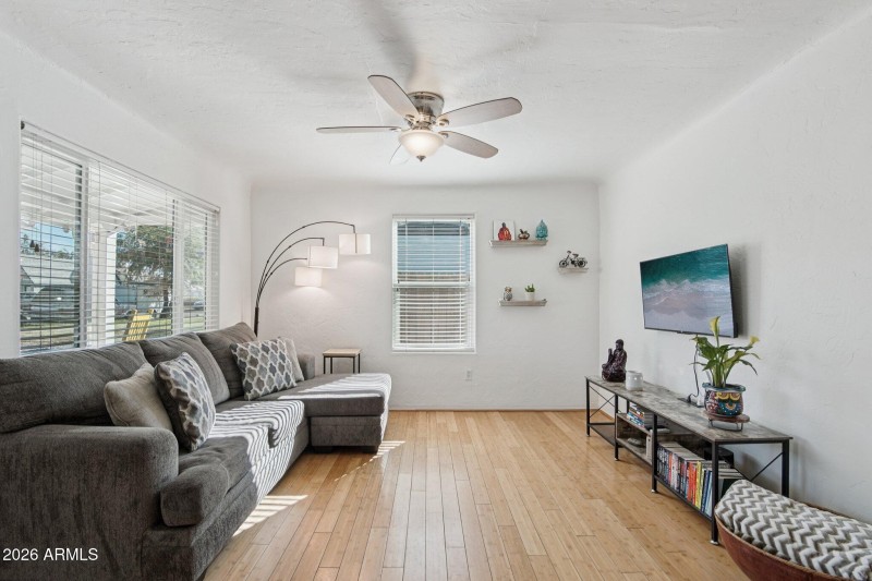 7-web-or-mls-N Mitchell St-S2701-007