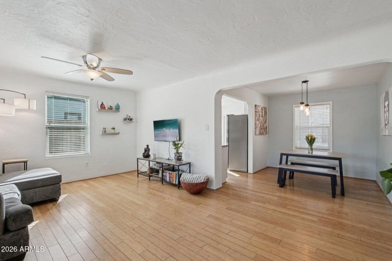 8-web-or-mls-N Mitchell St-S2701-008