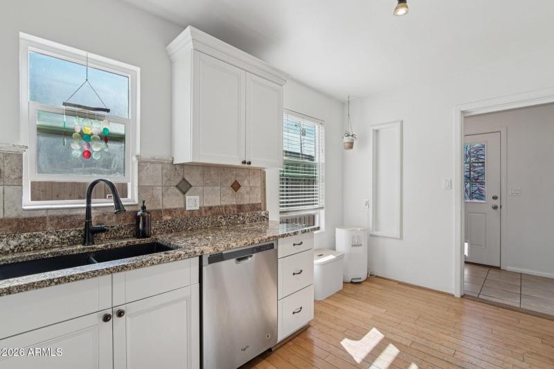 14-web-or-mls-N Mitchell St-S2701-014