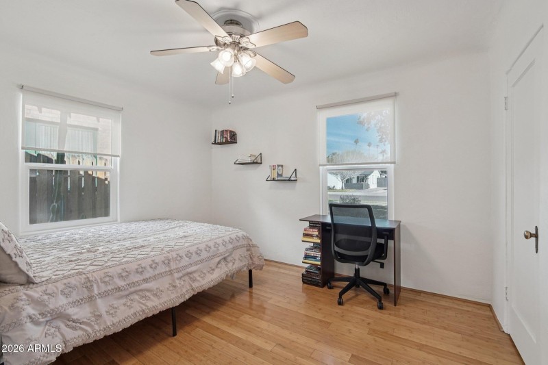 15-web-or-mls-N Mitchell St-S2701-015