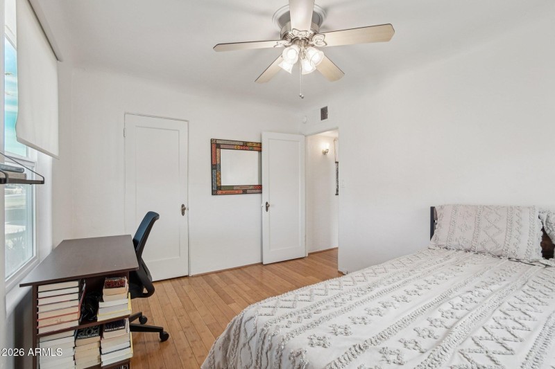 16-web-or-mls-N Mitchell St-S2701-016