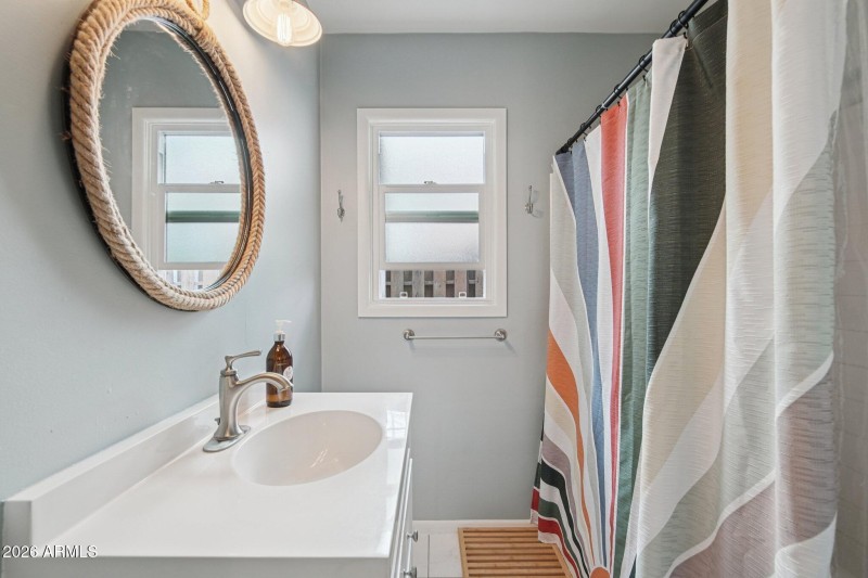 17-web-or-mls-N Mitchell St-S2701-017