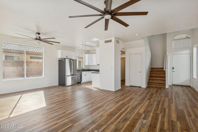 7-web-or-mls-4034-e-chambers-st